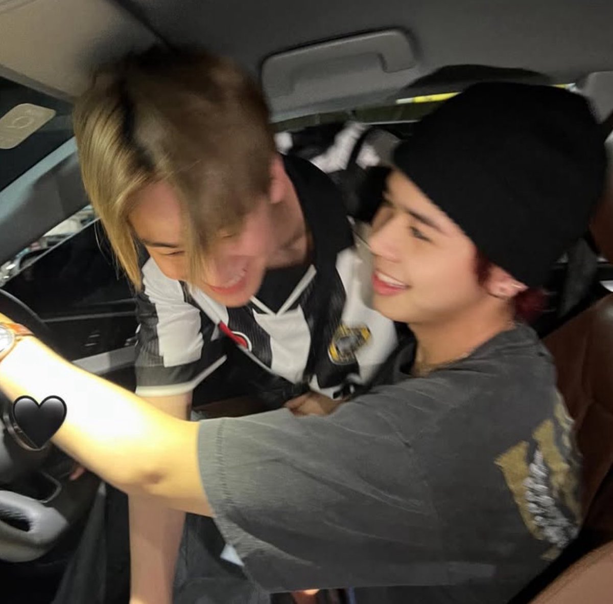 thxnkgod's tweet photo. ตลก                                           ร้าย https://t.co/bxnrTtTFCU