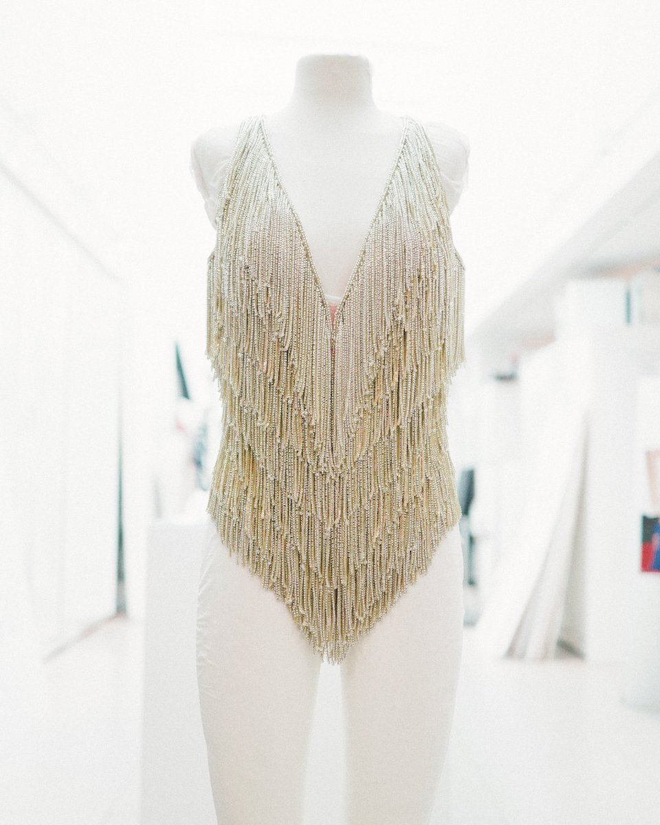 StellaMcCartney's tweet image. IN STELLA: @Beyonce wears custom #StellaMcCartney for the closing show of the #CowboyCarter tour in Houston.
#Beyonce wears a bespoke lead-free crystal bodysuit, handcrafted in our London atelier and inspired by the #StellaWinter25 collection.
Styled by Shiona Turini…
