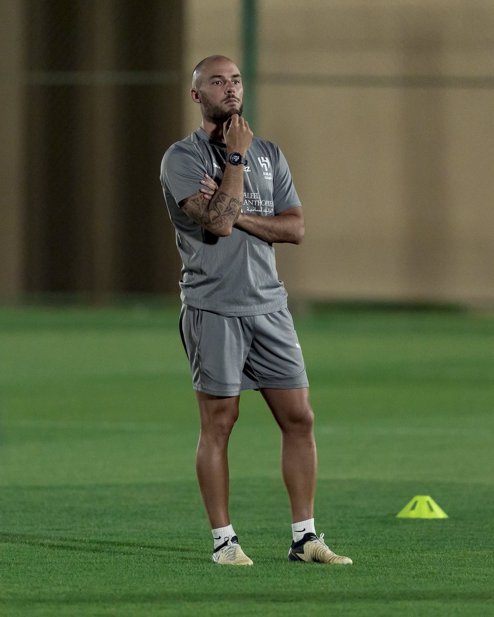 Alexrl91's tweet image. Inicio de la temporada 2025/2026, la segunda disfrutando de esta experiencia en Arabia Saudí.
Ilusión y mucho trabajo para cumplir con todos los objetivos  @alhilal_ws 🔵🔵🧤⚽️