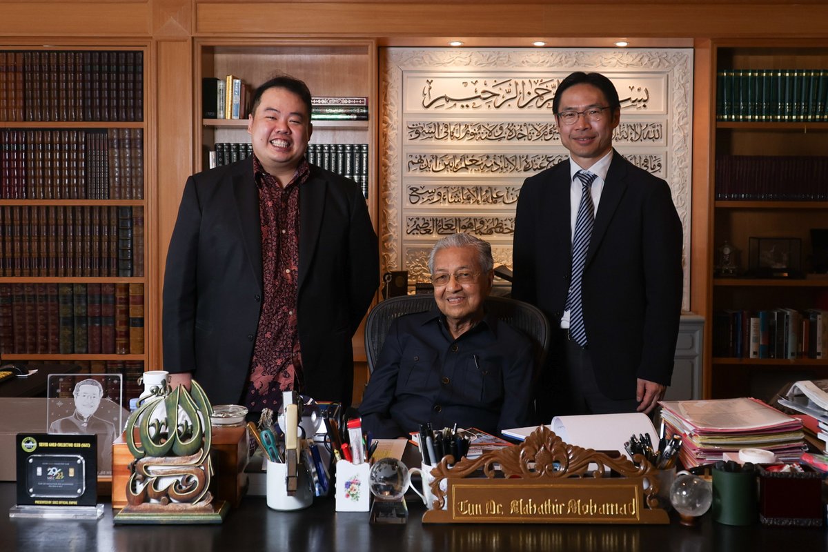 imnormgoh's tweet image. Today, former Malaysian Prime Minister Mahathir Mohamad turns 100 years old. In two days, his wife Dr. Siti Hasmah Mohd Ali turns 99 years old.
Interviewed @chedetofficial several times throughout my journalism career, and having worked at the Foreign Affairs Ministry during…