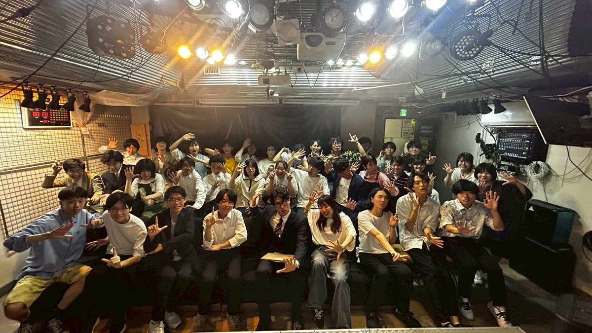 himawari_battle's tweet image. 傾喜者×LUDO2年生対決ライブ『ひまわり争奪戦』無事終演いたしました!
ご来場いただいた皆様ありがとうございました🙇🙇🙇
傾喜者:5勝
LUDO:4勝
で、傾喜者の勝利となりました!🔥🔥🔥
今後とも傾喜者、LUDOをよろしくお願いいたします!!🙇♂️🙇♂️🙇♂️