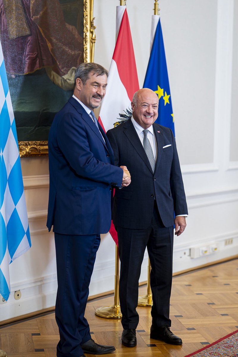 _CStocker's tweet image. Nachbarn, Partner, Freunde - guter Austausch mit dem bayerischen Ministerpräsidenten @Markus_Soeder heute im Bundeskanzleramt.
Viele zentrale Themen betreffen Österreich und Bayern gleichermaßen. Von der illegalen Migration über sicherheitspolitische Aspekte bis hin zu…