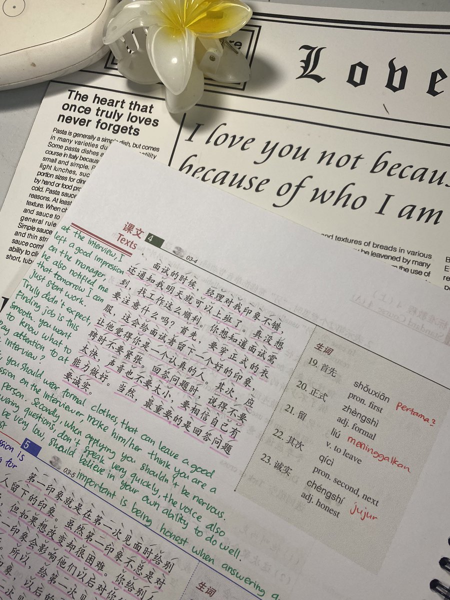 Hari ini menyempatkan lagi nulis hanzi di jam istirahat dan nyicil bljr materi dikiit krn tepar poll🫠
#studytwt #langtwt #mandarin 🇨🇳