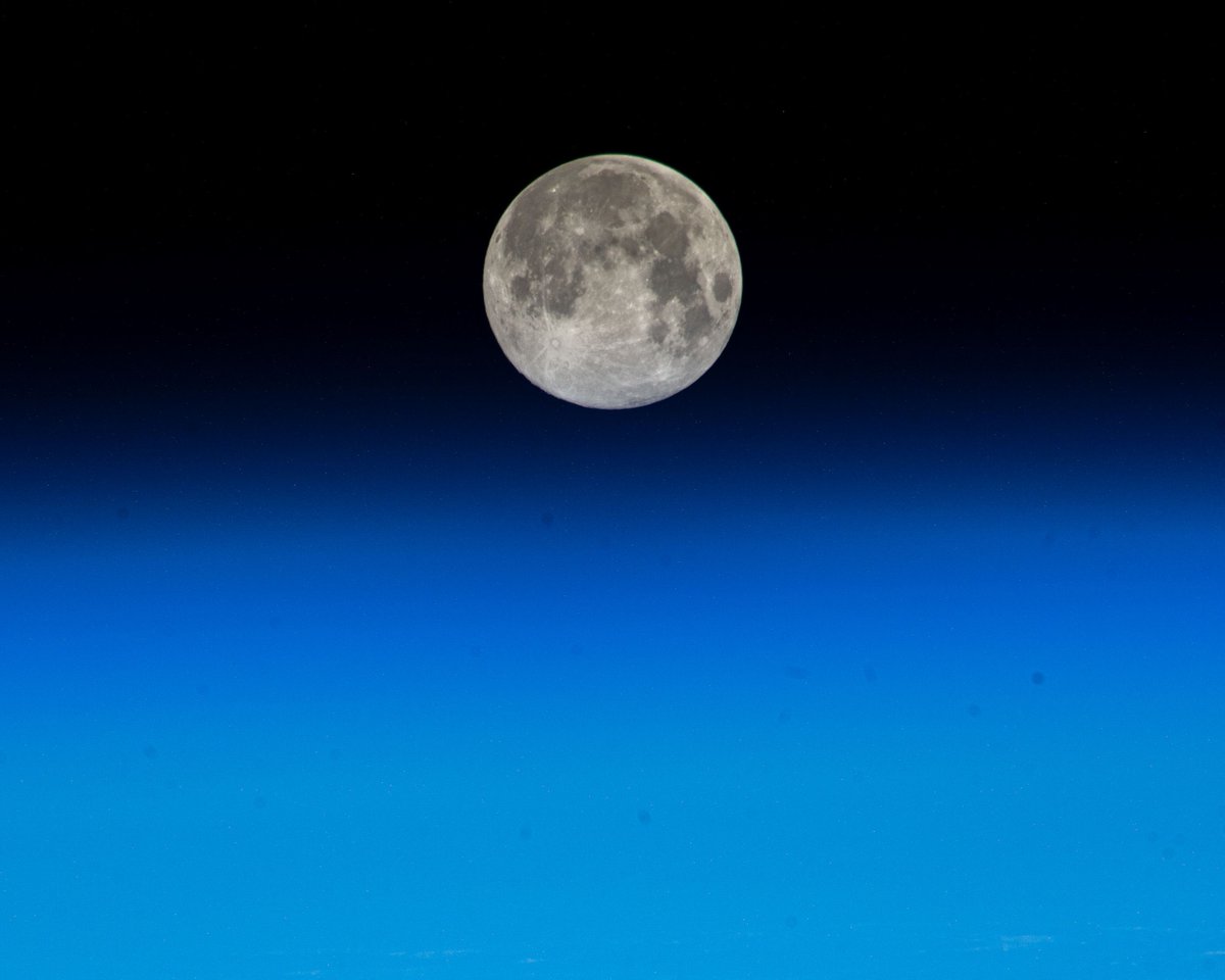 NASAAmes's tweet image. Hot summer nights, mid-July…when the full moon rises in the night sky 🌕
Step outside and look up to see the Buck Moon illuminate the sky tonight, July 10.