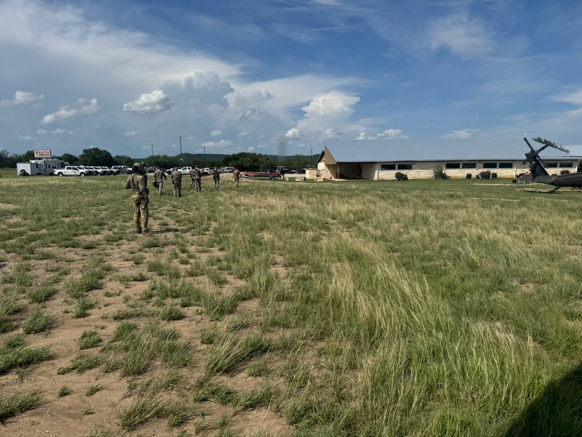 arkansasguard's tweet image. Our UH-60 Black Hawk crews in Texas transported 25 people and 2 dogs from flooded areas to designated evacuation points in their area of operations yesterday. Proud to do our part to assist @TXMilitary in its time of need. #AlwaysReady
@ARNGDirector @USArmy @USNationalGuard