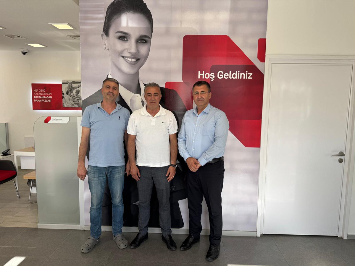 📍 Ovacık Ziraat Bankası Ziyareti

Yönetim Kurulu Başkanımız Hasan Hüseyin Coşkun, Odamız üyesi Turaboğlu Gıda Nakliye İnşaat Ltd. Şti. sahibi ve aynı zamanda Ovacık İl Genel Meclisi Üyesi Sn. Murat Genç ile birlikte Ziraat Bankası Ovacık Şube Yöneticisi Sn. Murat Çakan'ı ziyaret