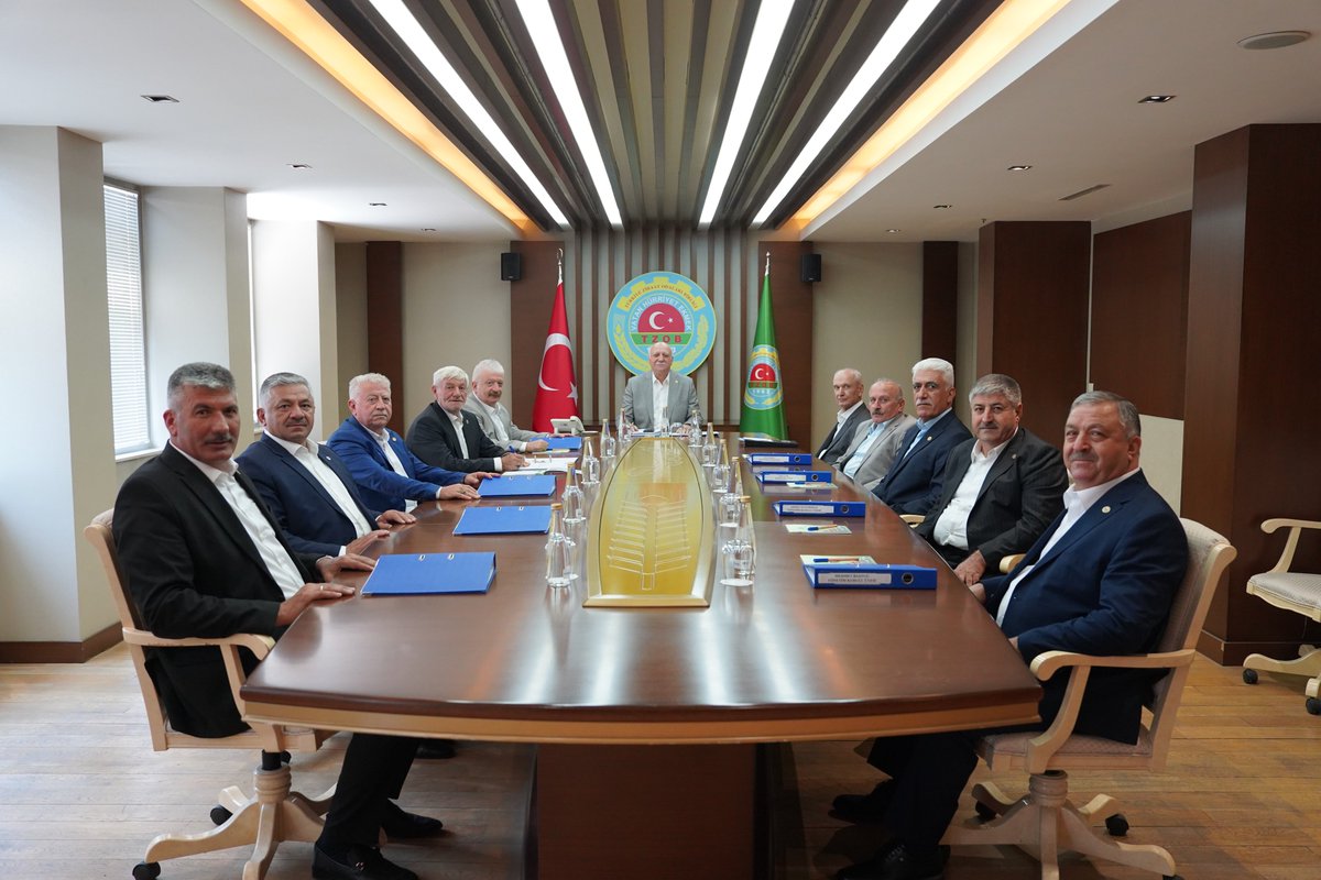 Yönetim Kurulu toplantımızı gerçekleştirdik. Yönetim Kurulu Üyelerimiz, bölgelerindeki çiftçilerimizin sorunlarını ve taleplerini iletti. Çiftçimizin beklentilerini karşılayacak adımlar üzerine değerlendirmelerde bulunduk.