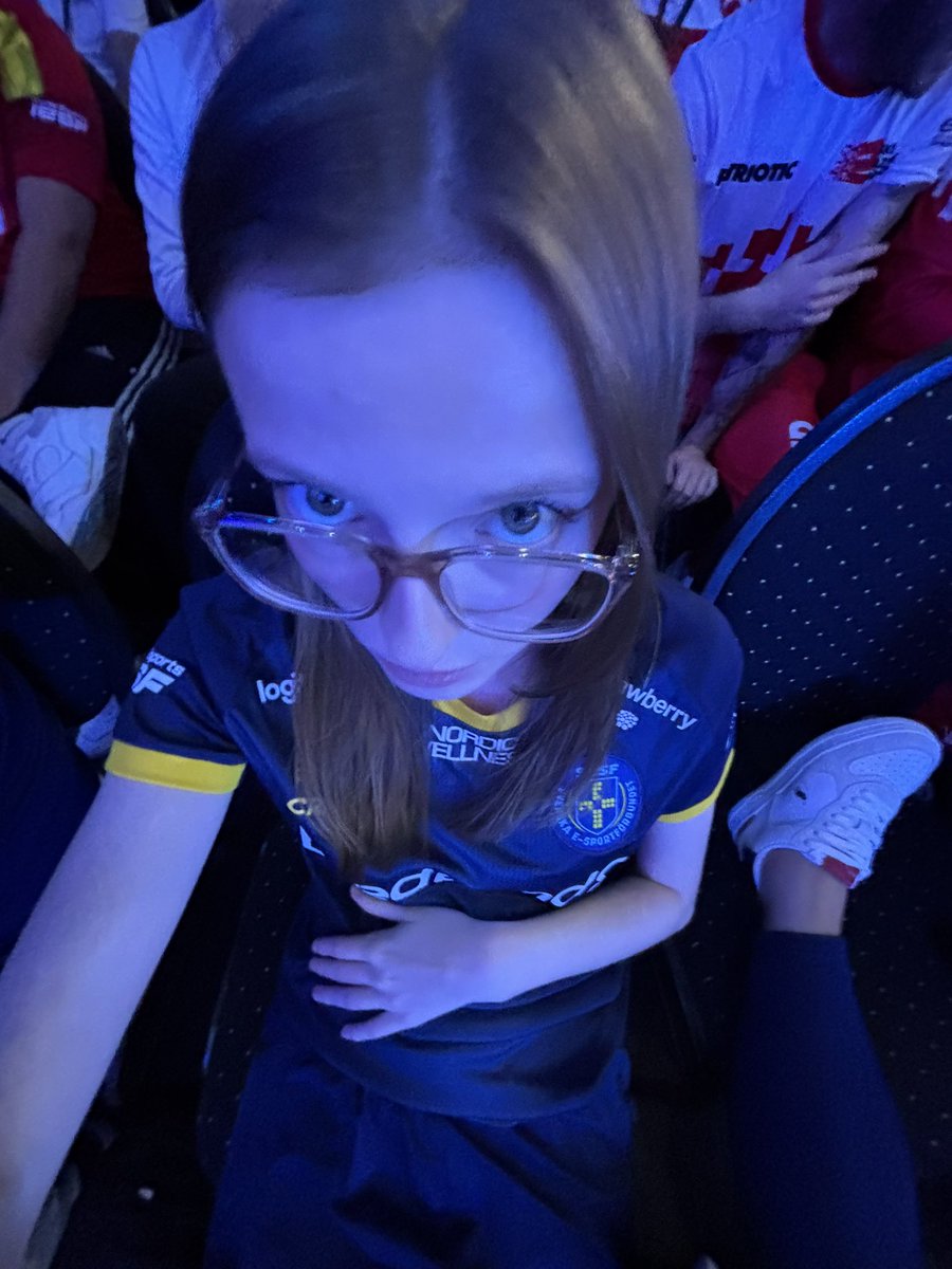 We took the hard way to playoffs🤓

France 0-2L
Denmark 2-0W (again😏)

Semis tomorrow at 2130. SEE YOU THEEREEEERRER🇸🇪🇸🇪🇸🇪