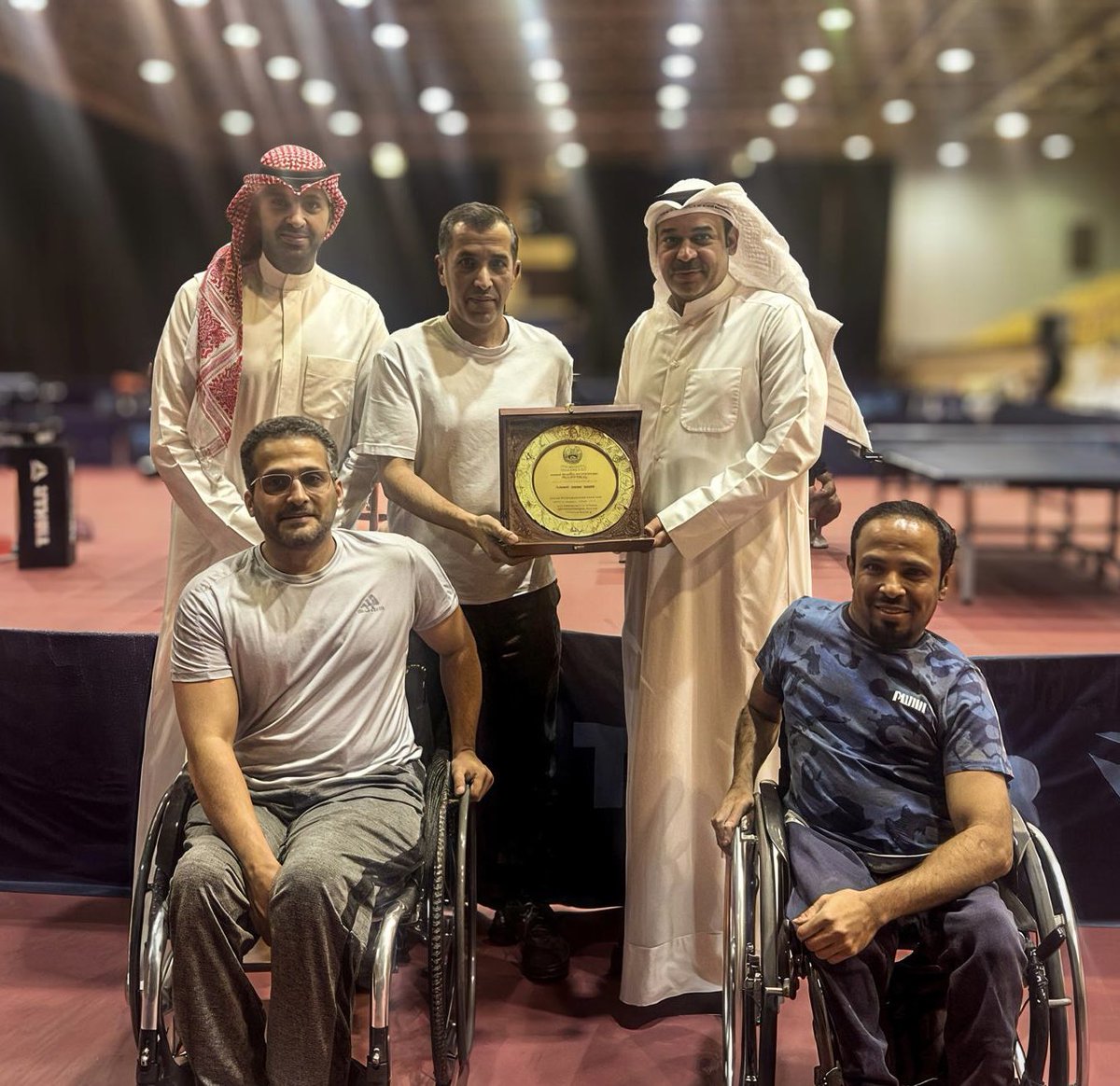 تكريم المهندس فلحان العتيبي رئيس الاتحاد الكويتي لكرة الطاوله من قبل رئيس اللجنه البارالمبيه الرياضية لكرة الطاوله السيد دعيج الهاجري لدعمه رياضة المعاقين والتعاون مع اللجنه البارالمبيه الكويتيه في خدمة لعبة كرة الطاوله 🇰🇼