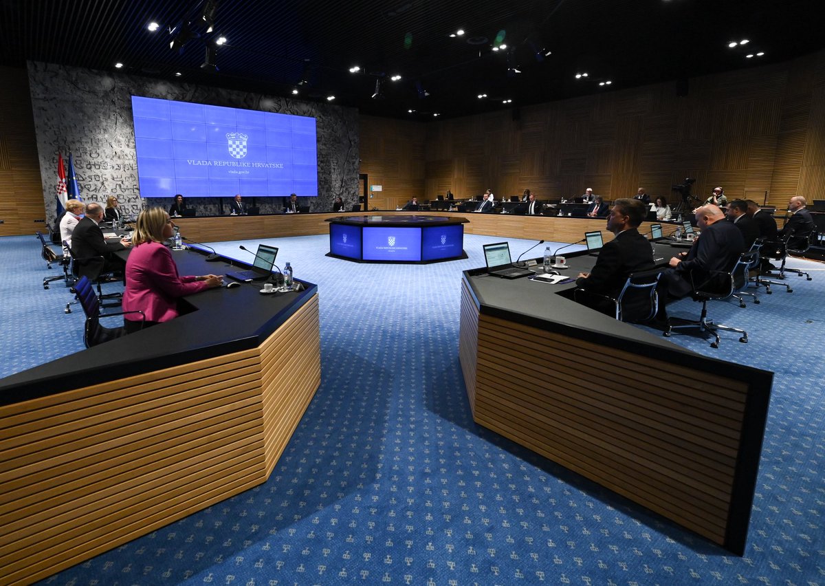 ivananusic12's tweet image. Na današnjoj sjednici @VladaRH usvojeni su prijedlozi zakona potrebni za uvođenje temeljnog vojnog osposobljavanja (TVO), kao i nacrt Strategije obrane Republike Hrvatske te Dugoročnog plana razvoja #OSRH. Dokumenti će biti upućeni u Hrvatski sabor na izglasavanje u prvom…