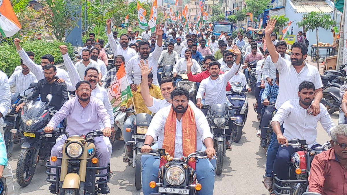సూర్యాపేట జిల్లా యువజన కాంగ్రెస్ ఆధ్వర్యంలో జిల్లా యువజన కాంగ్రెస్ విస్తృత స్థాయి సమావేశం నిర్వహించడం జరిగింది

ఈ సమావేశానికి ముఖ్య అతిథిలుగా ఏఐసిసి సభ్యులు శ్రీ రాంరెడ్డి సర్వోత్తమ్ రెడ్డి గారు మరియు తెలంగాణ రాష్ట్ర యువజన కాంగ్రెస్ అధ్యక్షులు శ్రీ జక్కిడి శివ చరణ్ రెడ్డి గారు