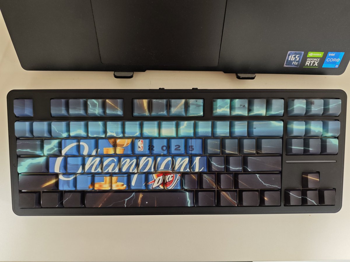 ThunderClub2017's tweet photo. A Chinese Thunder fan’s DIY ‘Thunder Champions’ keyboard！

#ThunderUp #OKCThunder https://t.co/MrZm6ztwJQ