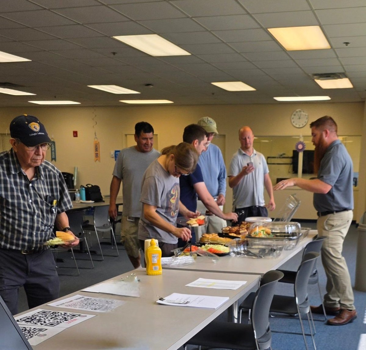 WorkersUnitedMA's tweet image. Union lunch day yesterday at Jos. A. Bank - Local 806 in Hampstead, MD!
#wumarjb #wumarjbmembers #1u #unionstrong #wunomatterwhat #1u