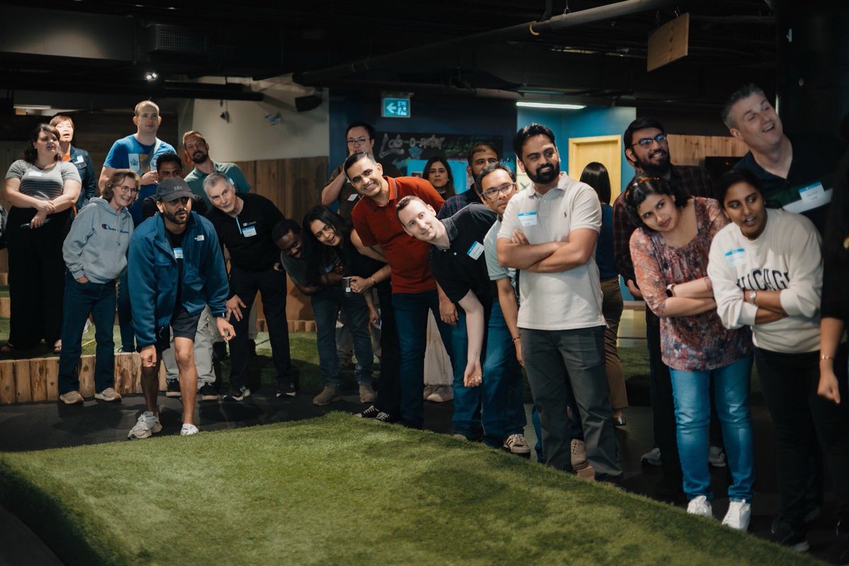 We swapped spreadsheets for scorecards during our Spring Team Social at LOB Toronto🏅

Work’s important - but the people behind it? They’re everything.

📸 Photos by Alex Buts 

#TeamCulture #BehindTheBrand #Cetaris