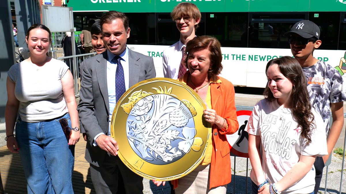 WGTransport's tweet image. Today, @PrifWeinidog and @KenSkatesMS have launched the £1 bus fare for young people in Newport.
It’s going to make bus travel more affordable for young people under 22. Ts and Cs apply.
Your priorities. Delivered.
gov.wales/1-bus-fares-yo…