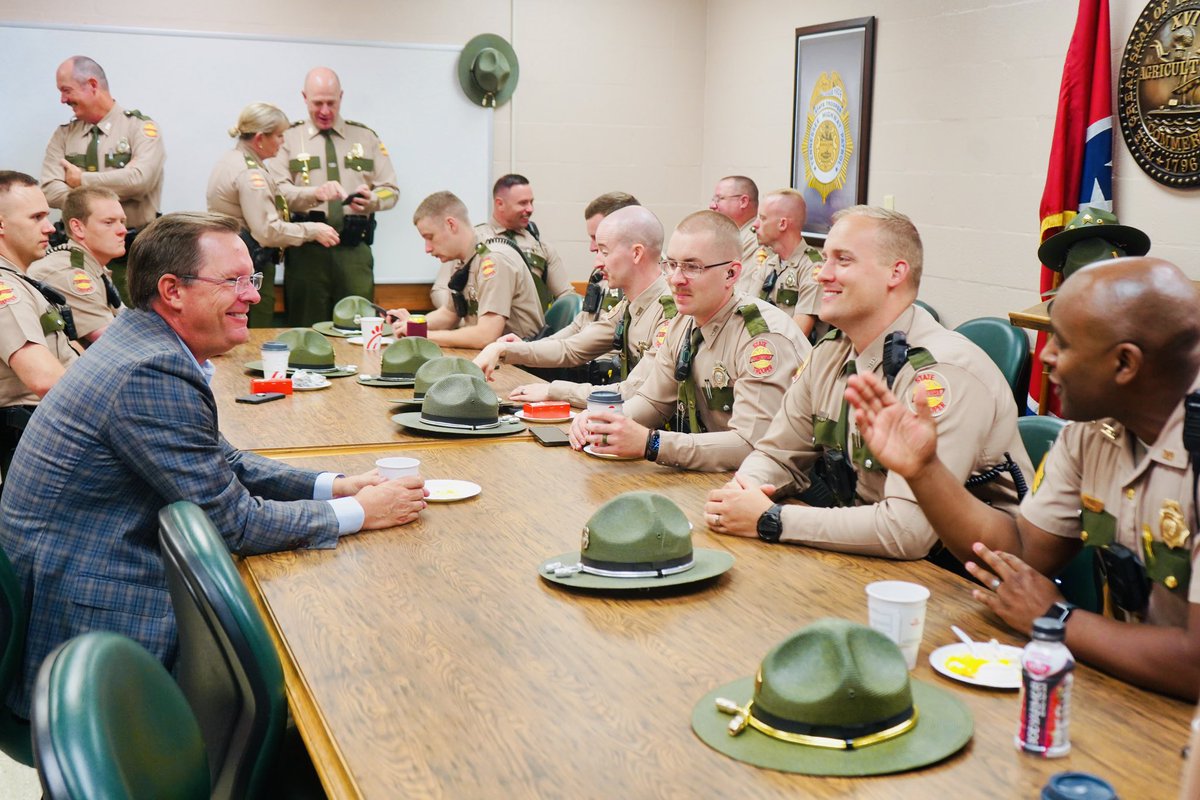 CSexton25's tweet image. Great morning at @TNHighwayPatrol headquarters in Chattanooga having breakfast with the brave men and women who put their lives on the line every day to protect the Volunteer State. Grateful and thankful for all you do, and happy birthday to Major Heatherly!