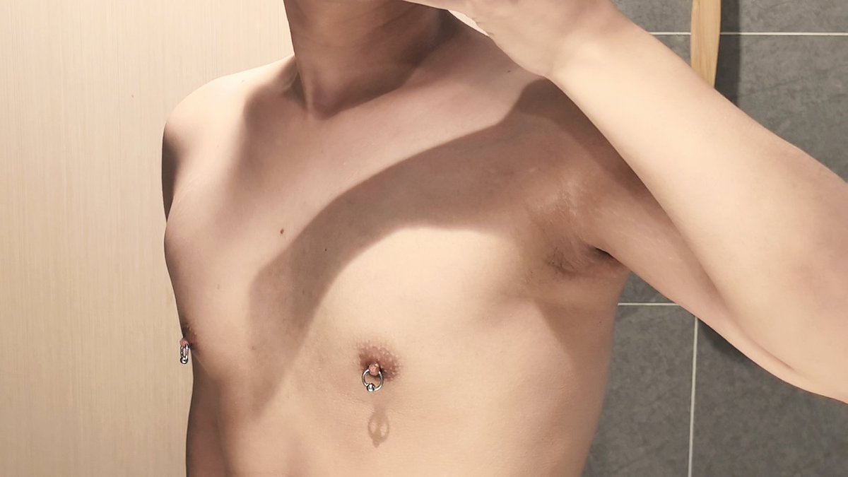 乳环扩到2，上下一整天都硬邦邦的