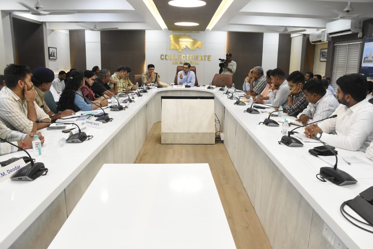 CollectorBK's tweet photo. કલેક્ટરશ્રી મિહિર પટેલ દ્વારા આગામી ભાદરવી પૂનમ મહામેળો-2025ના આયોજનની પૂર્વતૈયારી અંગે સમીક્ષા બેઠક યોજી વહીવટીતંત્રના વિવિધ વિભાગો સાથે મેળાનું સુવ્યવસ્થિત આયોજન કરવા આવશ્યક સૂચનો કરવામાં આવ્યા. @CMOGuj @revenuegujarat https://t.co/v8D0aQEuqM