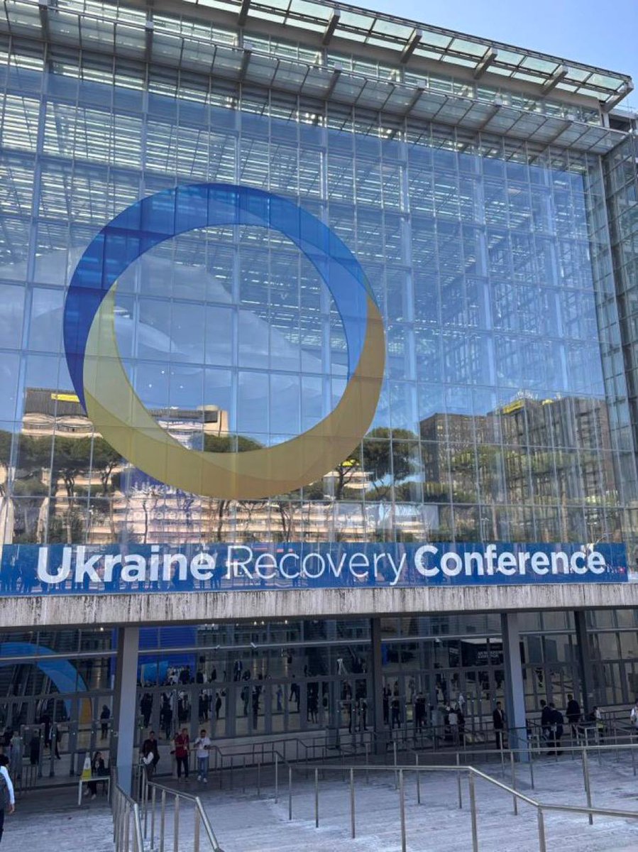 ✅ Trwa Ukraine Recovery Conference 2025 – jedno z najważniejszych wydarzeń poświęconych odbudowie Ukrainy 🏗️ . Po raz kolejny zgromadziło ono liderów państw, przedstawicieli rządów, biznesu i organizacji międzynarodowych, którzy wspólnie dyskutują o konkretnych rozwiązaniach na