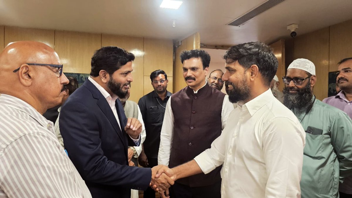 FaheemQureshinc's tweet image. In coordination with Janab B. Shafiullah Sahab IFS (Secretary, Minority Welfare Department), a meaningful interaction was held with Hyderabad-based NGOs and social activists.
The purpose of the meeting was to gather valuable input and encourage maximum admissions of minority…