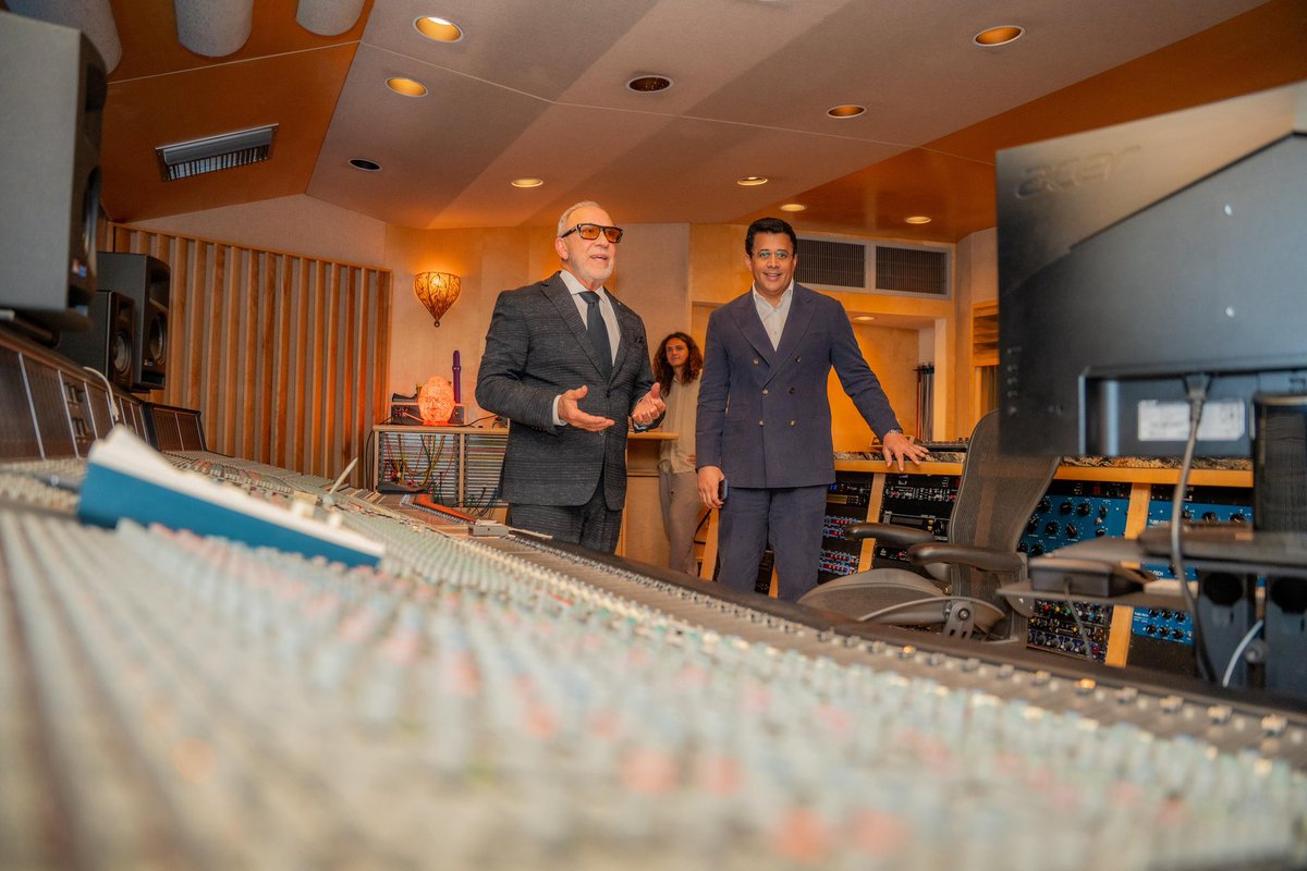 DavidColladoM's tweet photo. Preparando proyectos especiales con Emilio Estefan @EmilioEstefanJr para el turismo Dominicano. https://t.co/J47zQ3aZM7