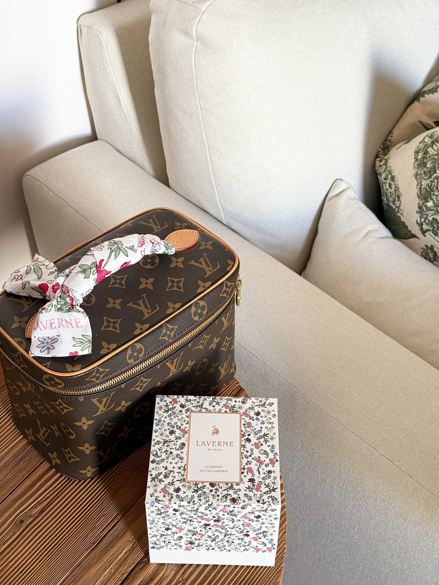 - أضع كِل ما أُحب تحَت باطِن يدي🖤.