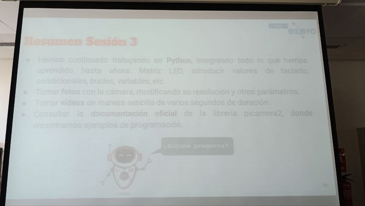 ToniHortal's tweet image. 5a sessió del taller d&apos;#AstroPi, 3a de la Mission Space Lab, de l&apos;#ESEROSummerCamp2025 al #ParqueDeLasCiencias de #Granada. Hem connectat la càmera i hem programat la #RaspberryPi per a fer fotos i enregistrar vídeos, aprofundit en l&apos;ús de #Python amb la llibreria picam2.