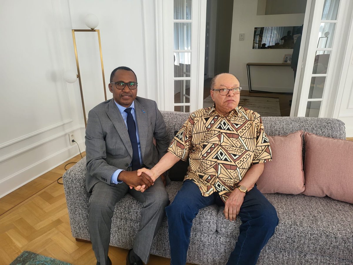 Cet après-midi à Bruxelles, j’ai rendu visite à celui qui a occupé les grandes fonctions en RDC et qui est passé par Bruxelles comme Ambassadeur de la République du Zaïre au Benelux, Mr Léon Kengo Wa Dondo. Grand moment d’échanges constructifs et édifiants.