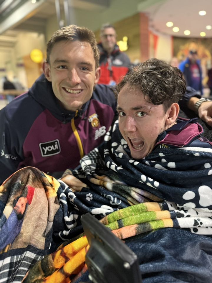 acebryans2's tweet photo. @brisbanelions What a game to be at. It was bloody amazing and even more awesome thing was when my man @HarrisAndrews31 went out of his way to jump the gate just to say hi  to me and then remembering me after the game. You are amazing 🥰😍 https://t.co/P4MF9PSiWF