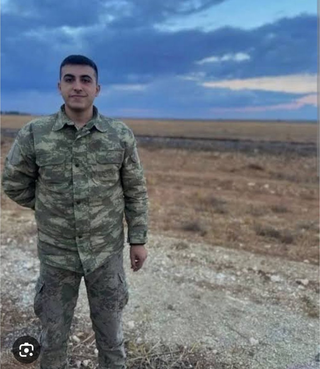 Tumyad4's tweet photo. Şehit  Enes Koç.

Vatanın sessiz Kahramanlarından.

#Şehitemanetlerimüzesi

İçin ailesi  eşyalarını yollamıştır.

Onurdur.

Aziz ruhu şad olsun.

#EvvelceGidenlereSelamOlsun https://t.co/kjON8xJG1V