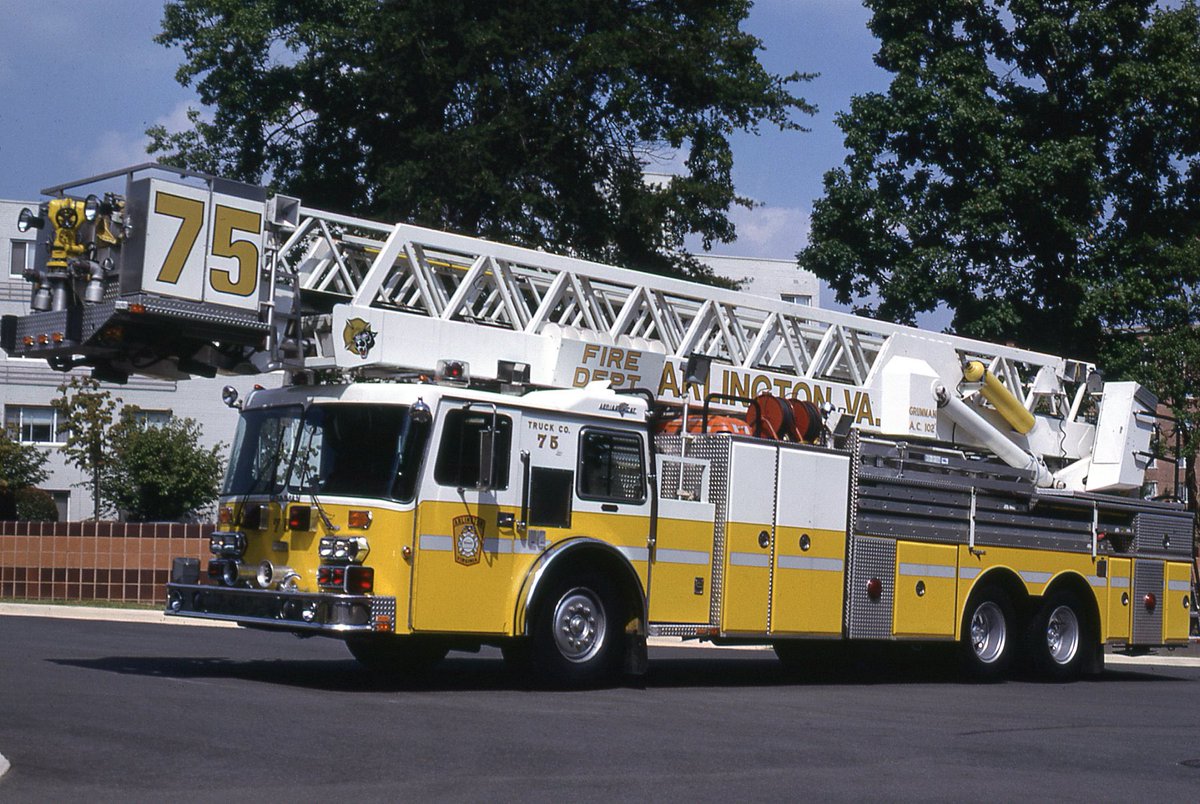 ArlingtonVaFD's tweet image. Over the years, our apparatus 🚒 has gone through many shapes, styles, and color schemes. Take a look at some of the variations we’ve had! Which color scheme was your favorite? Let us know in the comments below!