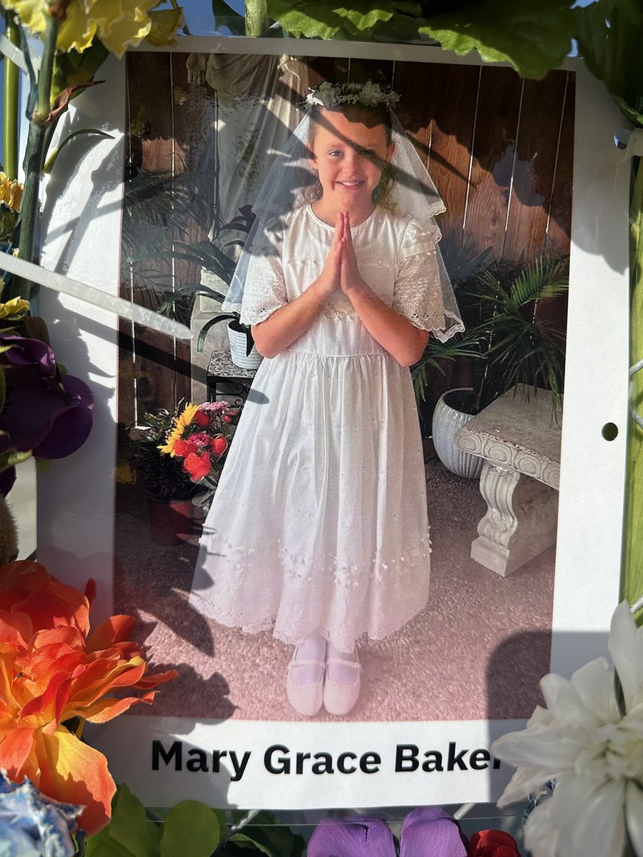 tammiefields's tweet image. So many #hillcountrystrong signs have popped up around the Main Street District near the #GuadalupeRiver where the massive flooding claimed the lives of campers & staffers as well as people coming to enjoy the 4th of July. @SpectrumNews1TX @MyNews13