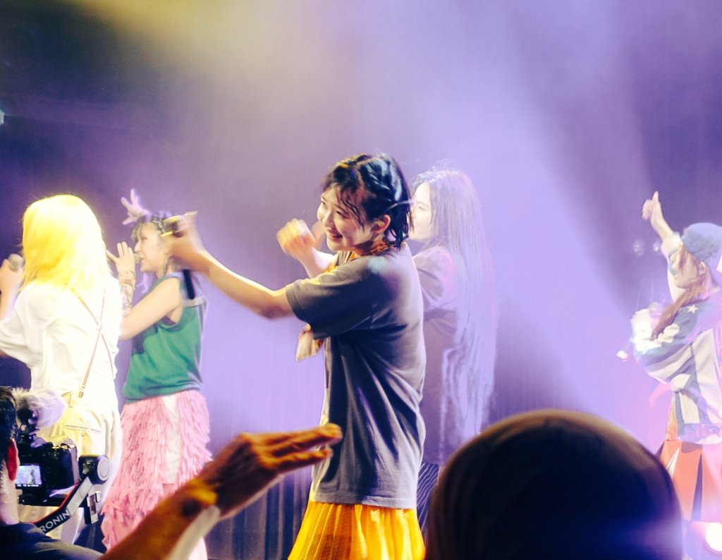 yokosuka22's tweet image. ｵｷﾝﾁｬﾏが汗だくになりジャケットを脱ぎ捨て、おでこまる出しで&quot;Route91665&quot;キメる姿は最高に尊過ぎるし、今宵もまたその歌声はボクの心臓ではなく、ボクの心に刺さりました🔪　

#PIGGS渋谷 #PIGGS浴衣 #BBS5 #BOOBOOSTAR