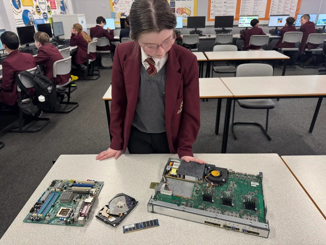 BroadoakSch's tweet image. Broadoak is proud to receive the Computing Quality Mark! Awarded by the National Centre for Computing Education recognising our great computing education across the school. @wearecomputing #computingqualityframework #compqf #BOS
