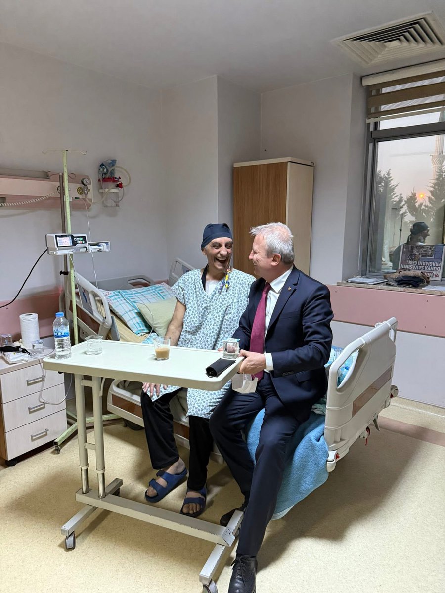 Bu dünya seni çok yordu be dostum biliyorum ama erken ayrıldın aramızdan. Daha çok mücadele edeceğimiz çirkinlikler, adaletsizlikler , ahlaksızlıklar vardı. Yoğun bakımda uyandığında yoğun bakım kıyafetleri ile yanına girmiş göz göze konuşmadan çok şeyler anlatmıştık bir birimize