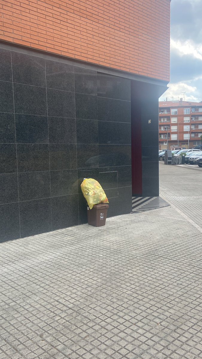 Frissat nivell baixar el portaaporta abans de les cinc de la tarda 😂