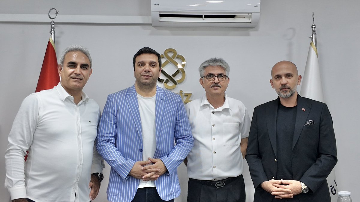ATV Avrupa Vizyon Programı Yapımcısı Özgür Yıldıran ve Ersan Ötün, Temiz Toplum Derneği Genel Merkezimizi ziyaret etti. Ziyaret kapsamında, temiz bir toplumun inşasında medyanın rolü ve etkisine dair kapsamlı istişarelerde bulunuldu.