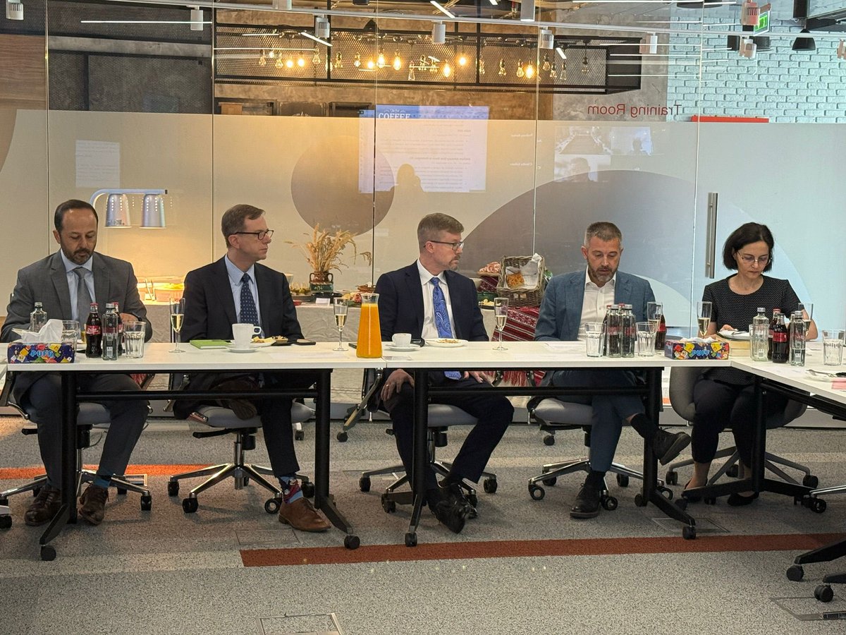 USAmbRO's tweet image. Great meeting @AmChamRomania Board! Thanks to @UiPath for hosting. 🇺🇸 leads the world in innovation & entrepreneurship. 🇺🇸 companies in 🇷🇴 are building a more resilient, dynamic economy that strengthens our bilateral ties. #USProsperity
