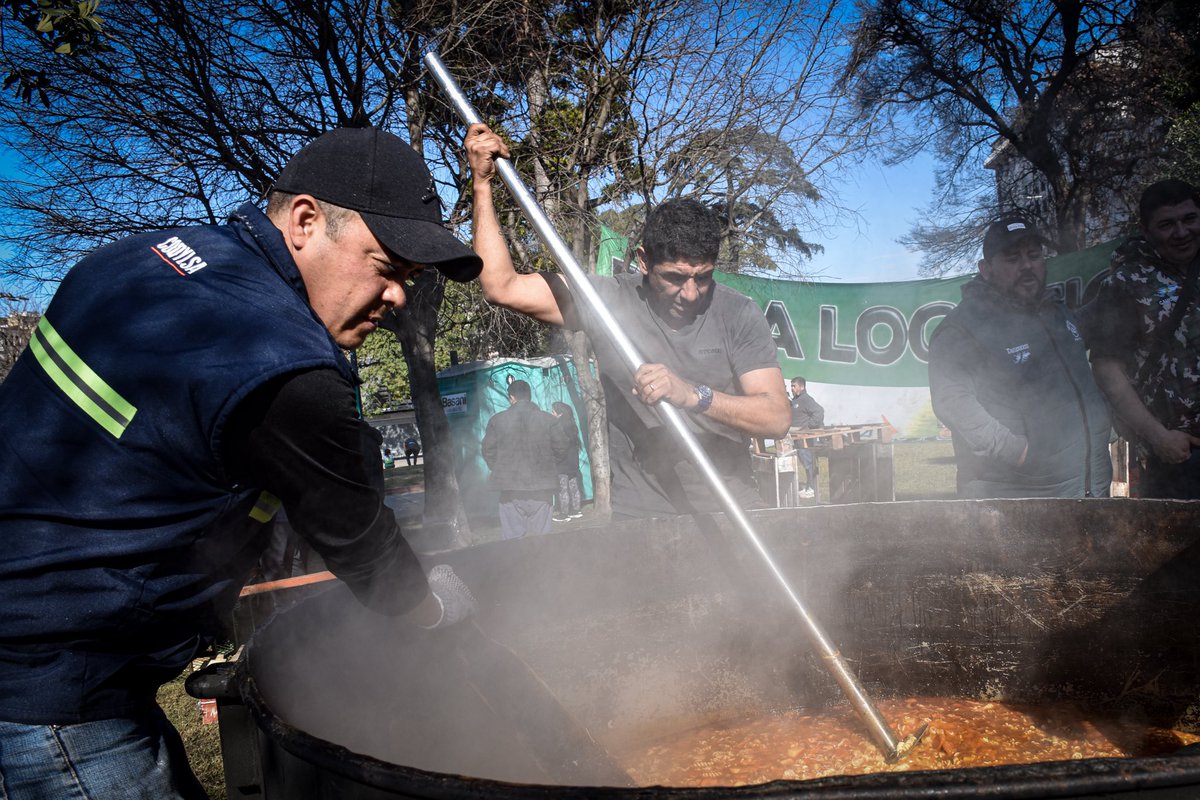 🇦🇷 No hay independencia con hambre

Ayer en Plaza Constitución conmemoramos el 9 de julio como lo hacemos siempre: organizando solidaridad.

Olla popular, barberia y encuentro con quienes más lo necesitan. 

Mientras el gobierno ajusta, el pueblo se organiza para cuidar.