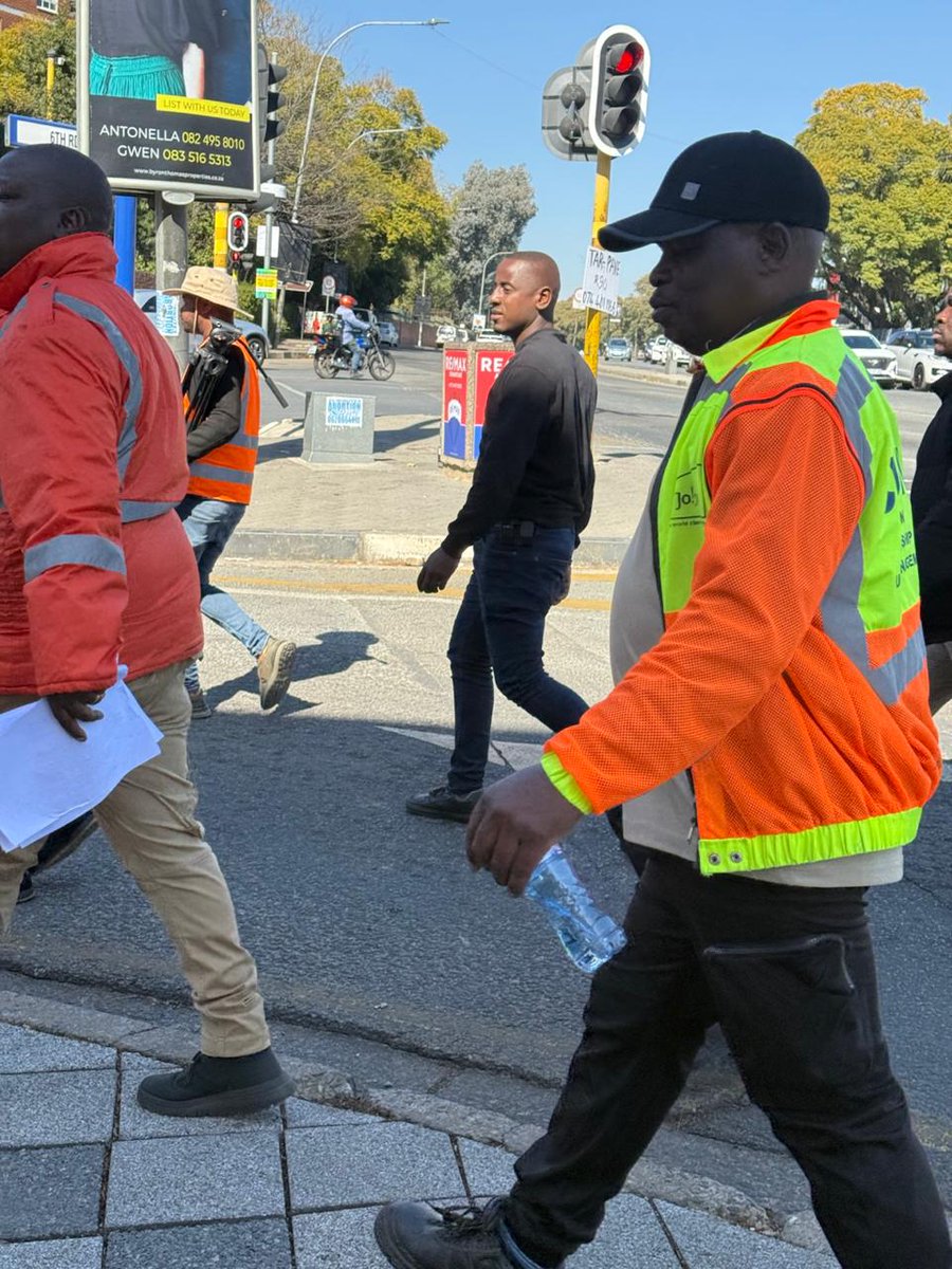 CrumRegionB's tweet image. War on Potholes launched in Ward 90 by the Executive Mayor @DadaMorero
The campaign targets the pothole backlog across the City, paving the way for safer, smoother roads for all road users in the City.
@CityofJoburgZA @MyJRA 
#HighImpactServiceDelivery
