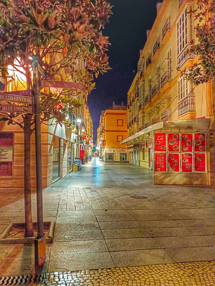 antonioij73's tweet image. Columela desde la plaza de las flores