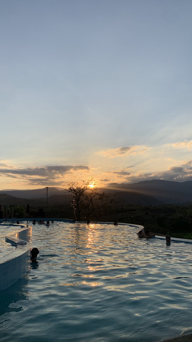 shainamay03's tweet photo. this kind of therapy>>> https://t.co/VlCD0KmBG9