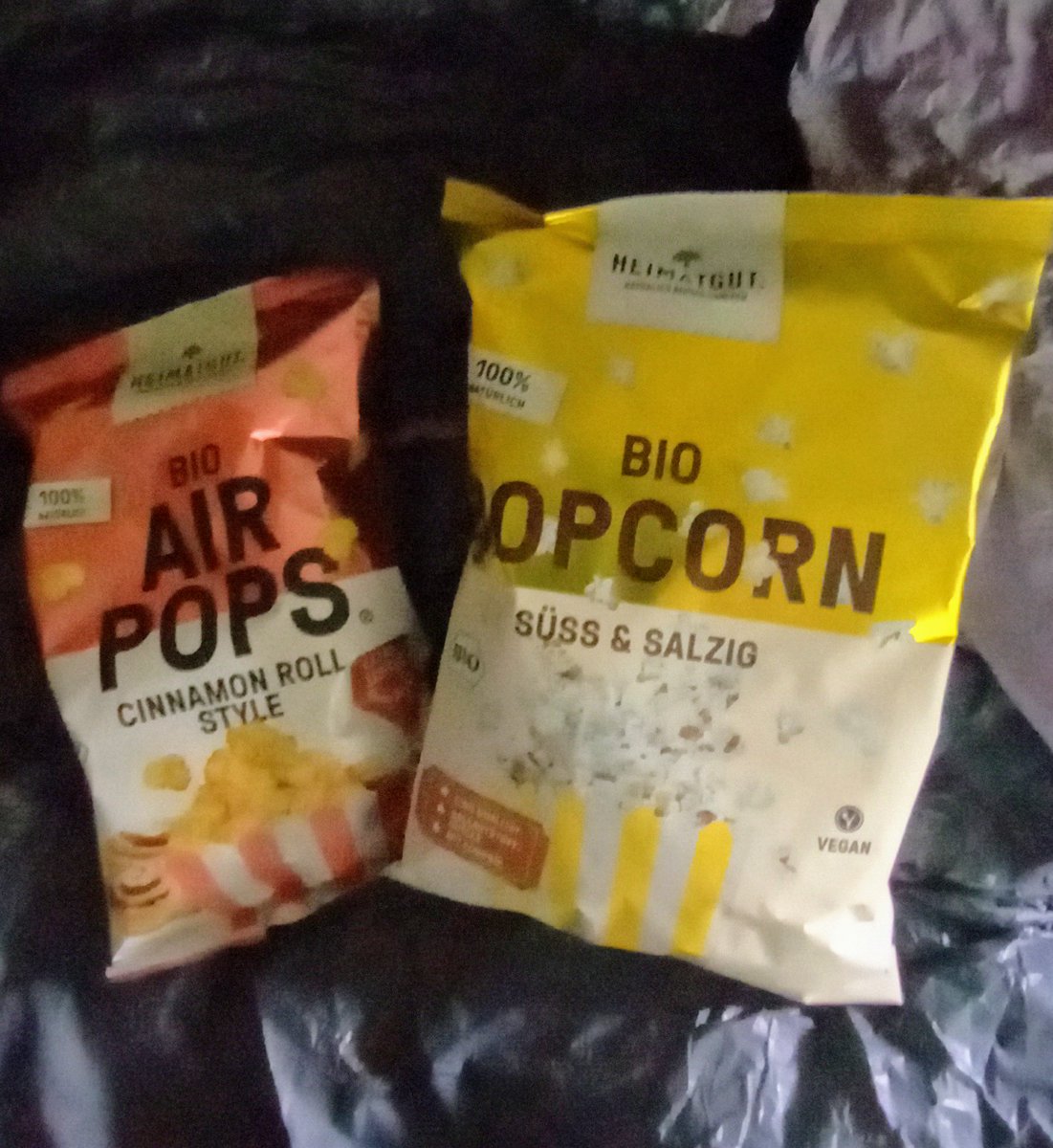 Ihr könnt mir nix. 😊😊😋😋
Snacks von <a href="/dm_drogerie/">dm drogeriemarkt</a>
<a href="/Heimatgut/">Heimatgut</a> 
Alffo....eff iff.....*krümelt* *knupsert* *hust* ....Pfoll LÄGGA 😋😋😋