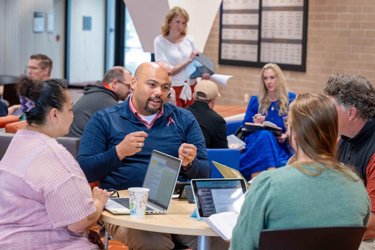 umary's tweet image. We were thrilled to host many of our online students furthering their disciplines this summer. Our Summer Institutes bring our online students together, allowing them to experience the community of campus life while enriching their educations.
#LifeatMary #UMaryOnline
