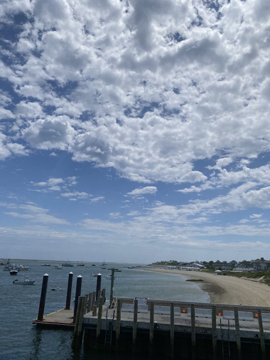 —彼得后书 3:8

“亲爱的弟兄啊，有一件事你们不可忘记，就是主看一日如千年，千年如一日。”

这个经文表达了
神不受线性时间的限制
神在“永恒”中
而人活在“有限时间”中。
～～～～～～

什么是时间？
如果你不问我，我知道；
如果你问我，我不知道.
—St. Augustine