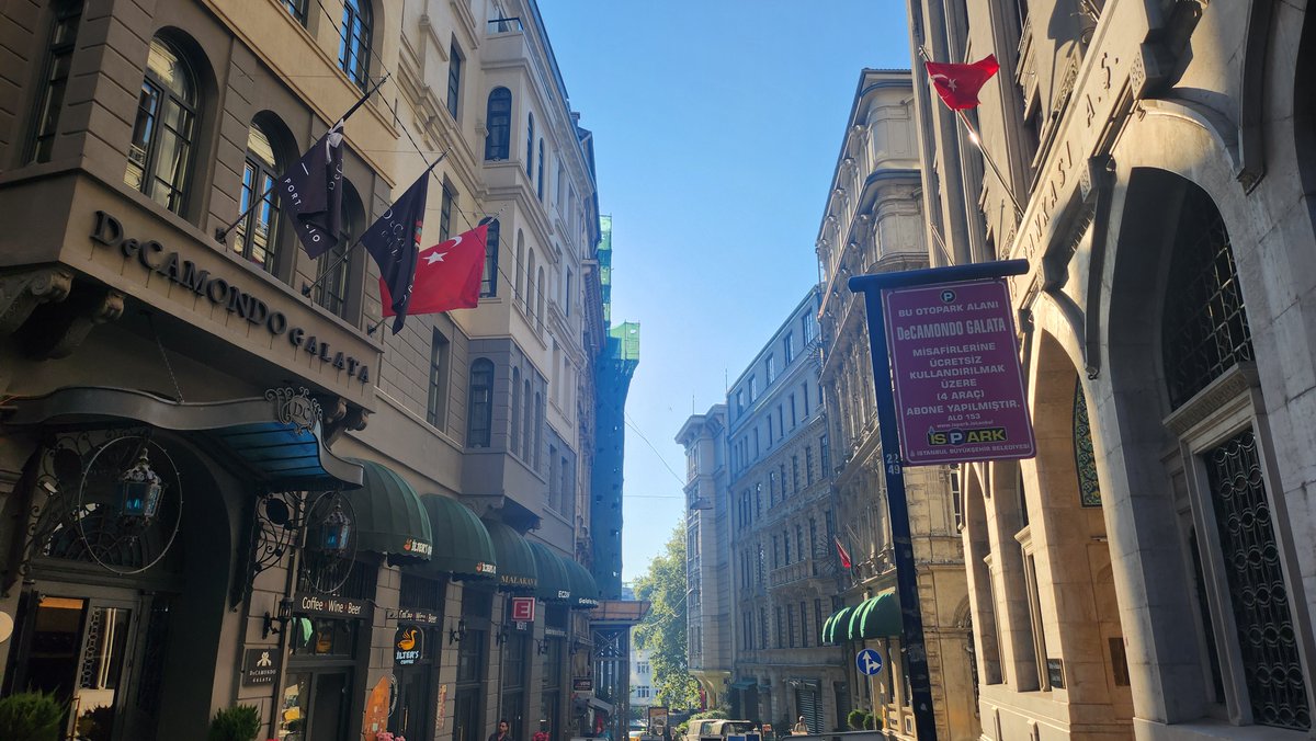 nonymoushack's tweet image. ✨ DeCamondo Galata
- Architectural Style: Reflects late 1800s design, with vintage details and warm interiors
- Room Types:
  - Galata House Suite: #Spacious with separate living area
  - Galata House Premium: Cozy yet stylish with city views
  - Galata House Deluxe &amp;amp; Standard:
