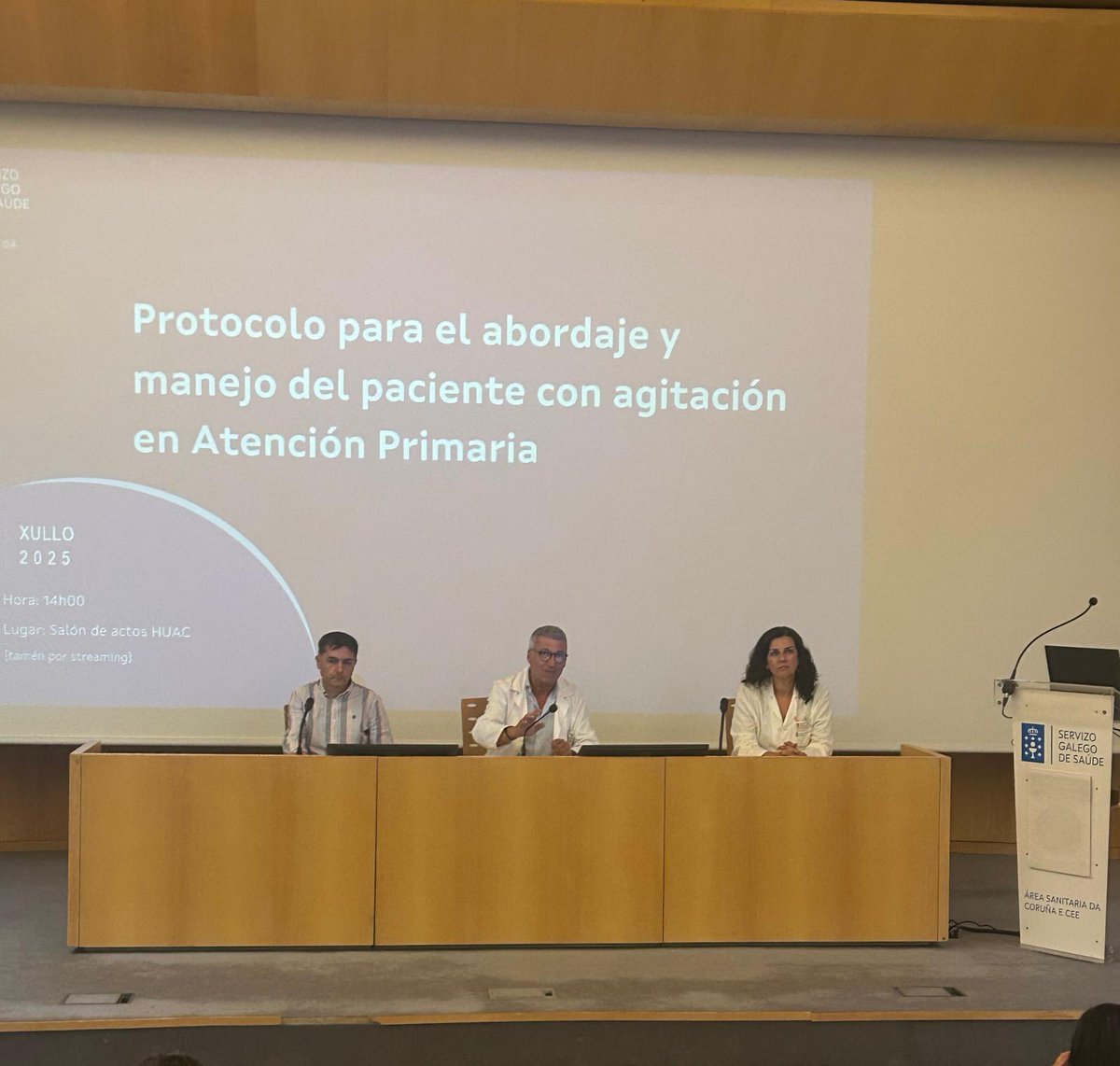 Hoy, en el salón de actos del CHUAC y a través de streaming, se ha presentado una más de las medidas puestas en marcha para el abordaje del paciente con agitación en atención primaria.