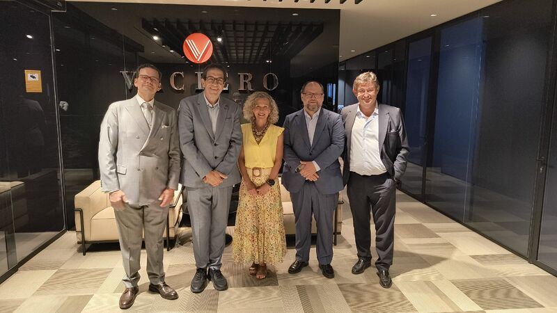 Obj17alliance's tweet photo. "Queremos aplaudir la excelente iniciativa de la Cámara de Comercio Brasil-España y de su Dir Óscar Méndez Martínez. Su #Evento de presentación de #socios, #socias y #amigos de la #CCBE en las magníficas oficinas de Vaciero en #Madrid fue un rotundo éxito.
https://t.co/gPEThHRVUe https://t.co/d3FbRxiNNH