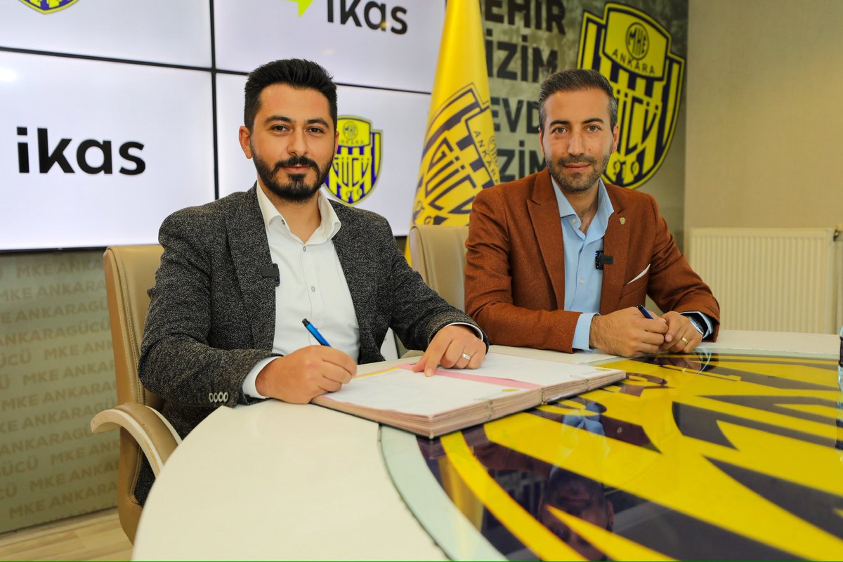 Ankaragucu's tweet photo. Ankaragücü'nün Dijital Dönüşümünde Büyük Adım: İKAS ile Güçlü İş Birliği

Ankara'nın gururu, e-ticaret altyapısında sadece Türkiye'de değil, dünya genelinde sunduğu yenilikçi çözümlerle önemli başarılara imza atan genç, dinamik ve vizyoner marka İKAS ile Ankaragücü arasında stratejik bir iş birliği başlatılmıştır. Bu kurumsal iş birliği, kulübümüzün dijitalleşme sürecinde kritik bir dönüm noktasını temsil etmektedir.

Bu değerli iş birliği kapsamında atılacak önemli adımlar şunlardır:

Ankaragücü Store Web Sitesi İKAS Altyapısına Taşınıyor: Kulübümüzün resmi online satış platformu olan Ankaragücü Store, İKAS'ın modern ve güçlü e-ticaret altyapısına geçiş yapacaktır. Bu sayede taraftarlarımıza daha iyi bir alışveriş deneyimi sunulacaktır.

Önemli Ekonomik Katkı: Daha önce yıllık yaklaşık 420.000 TL olarak gerçekleşen sistem giderleri bu iş birliği ile ortadan kalkacak, bu da kulübümüzün bütçesine önemli bir ekonomik katkı sağlayacaktır.

Geleceğe Yönelik Finansal Destekler ve Projeler: İlerleyen süreçte, kulübümüzün finansal yapısını daha da güçlendirecek geniş kapsamlı destekler ve yenilikçi projeler de hayata geçirilecektir.

Ankaragücü'müzün dijital dönüşüm yolculuğunda atılan bu büyük adımın, camiamıza hayırlı olmasını temenni ederiz.

Bu değerli iş birliğinin hayata geçmesinde büyük katkıları olan Genel Müdür Yardımcısı Sayın Emre Bey'e ve Pazarlama & Sponsorluk Müdürü Sayın Çağrı Menteş Bey'e teşekkürlerimizi sunarız.