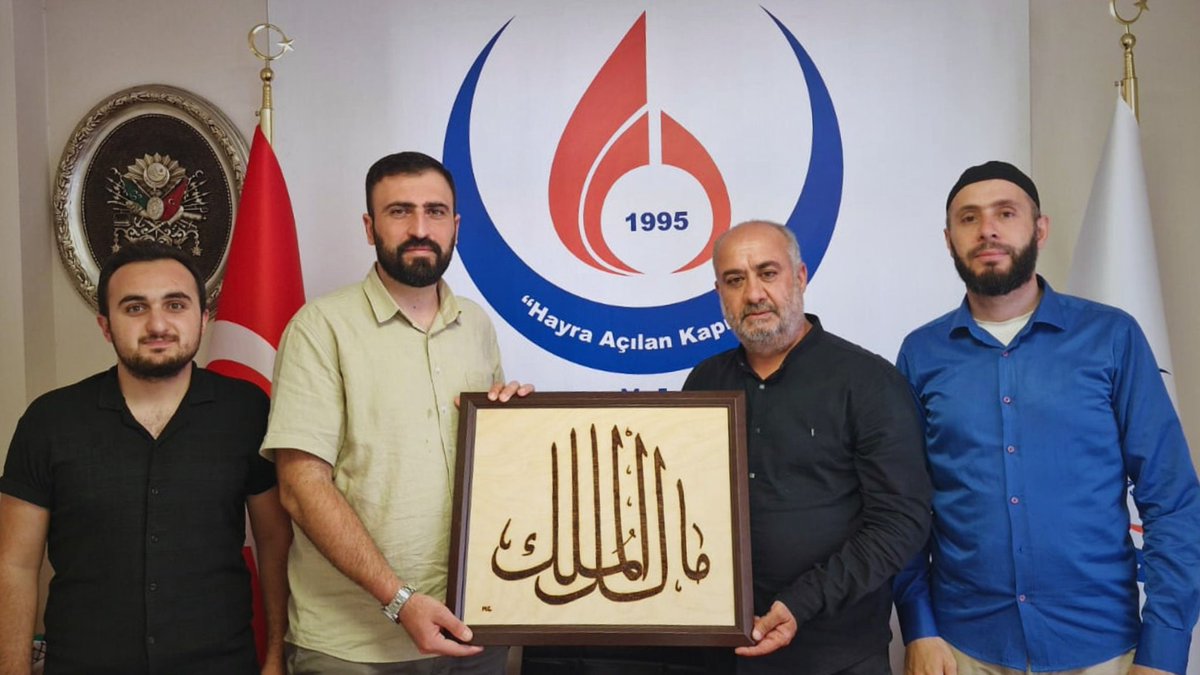 Bugün, Mavi Marmara Genel Başkanı kıymetli Beheşti İsmail Songür Kardeşim ile verimli, samimi ve müstefit bir toplantı gerçekleştirdik.

Mazlum coğrafyaların izzeti, ümmetin vahdeti ve Filistin’in özgürlüğü adına yürütülen çalışmaları istişare ettiğimiz bu kıymetli buluşmanın